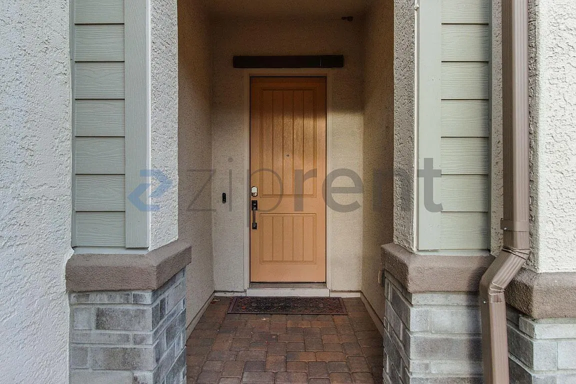 3 bed, 2.5 bath, 2115 sqft, $3,300 — Photo 2