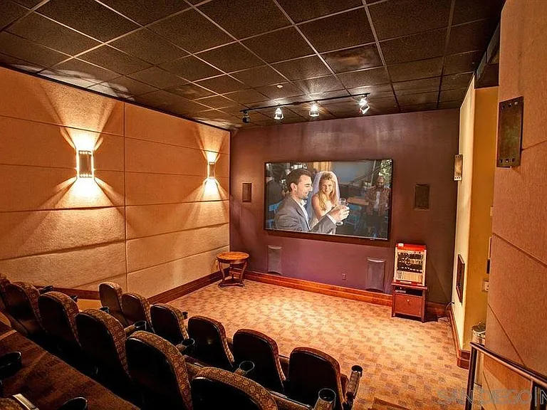 Club Movie Theater