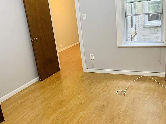 4th image of 3093 44th St APT 2R