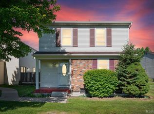 2824 Roundtree Dr, Troy, MI 48083