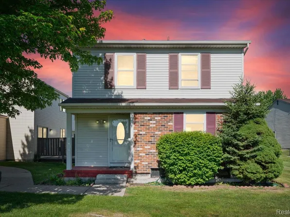 2824 Roundtree Dr, Troy, MI 48083