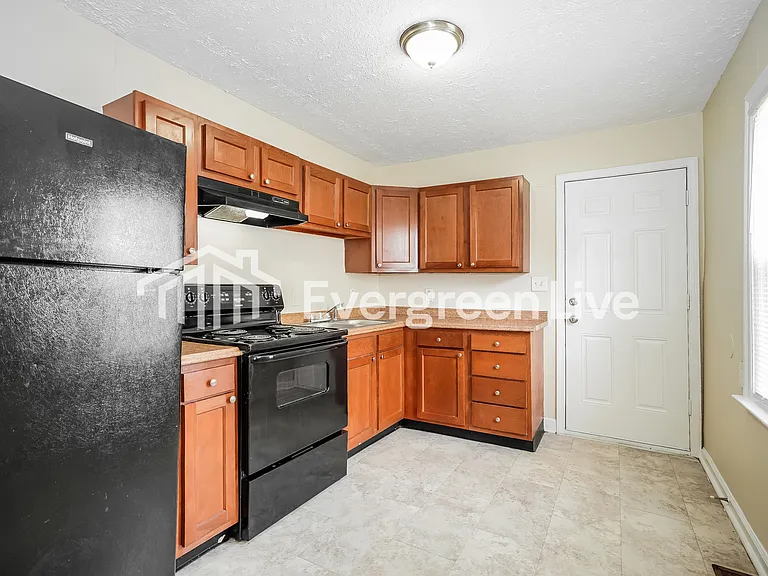 2272 Delavan Dr — Photo 6