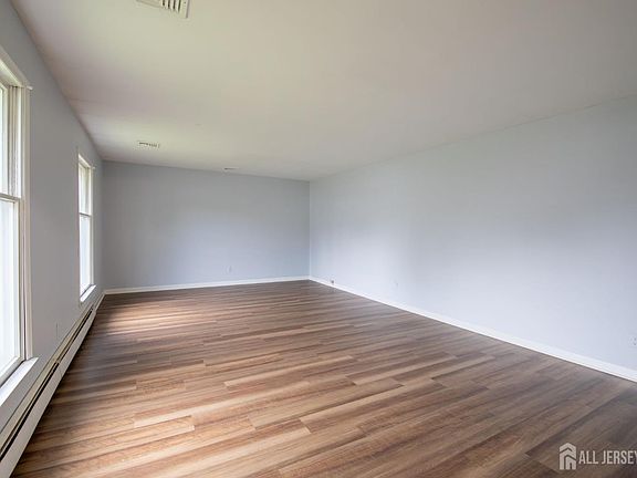 5th image of 99 Anderson Ave