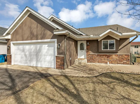 607 Hackberry Dr, Saint Joseph, MN 56374