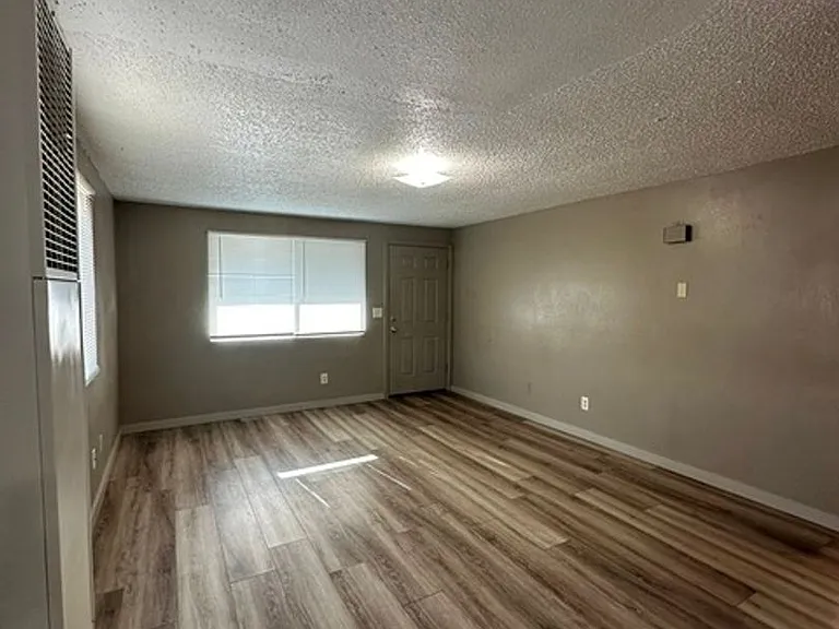 542 Riverside Dr #1 — Photo 5