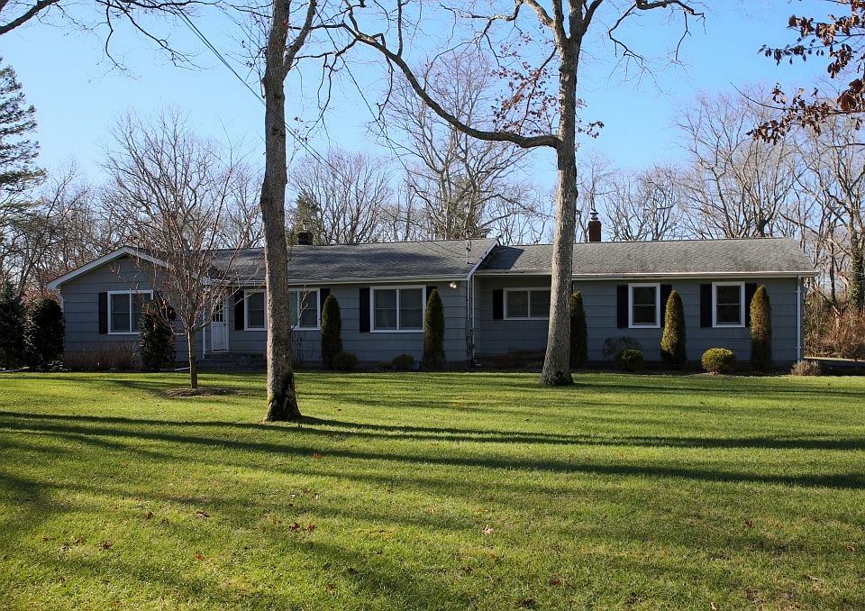 1st image of 8 Oakland Ln