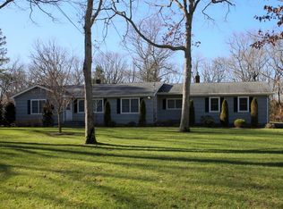 8 Oakland Ln, East Quogue, NY 11942