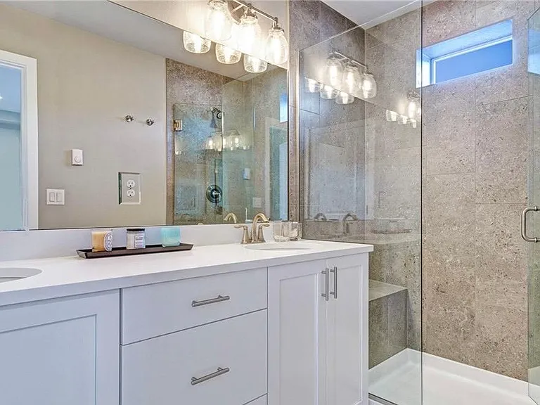 Master bedroom bathroom