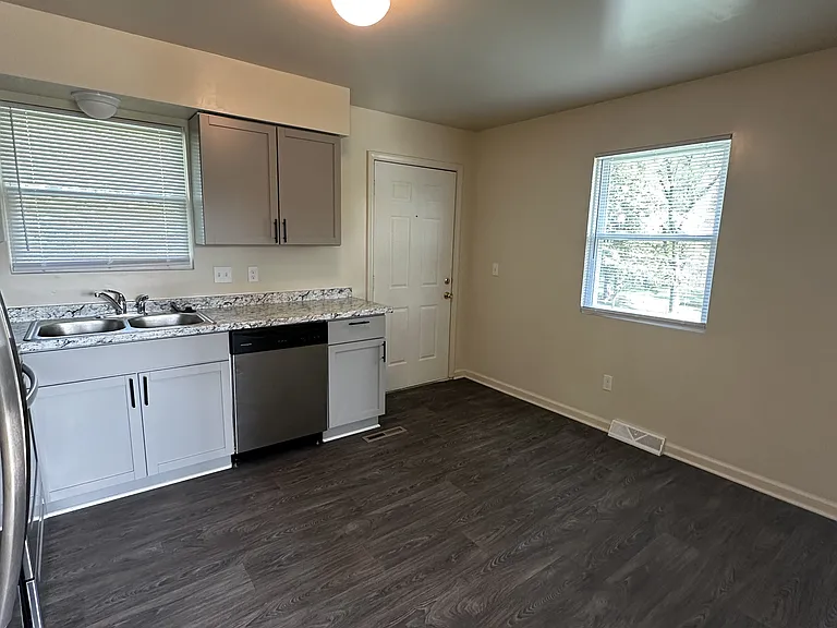 3235 N 84th Ter — Photo 15