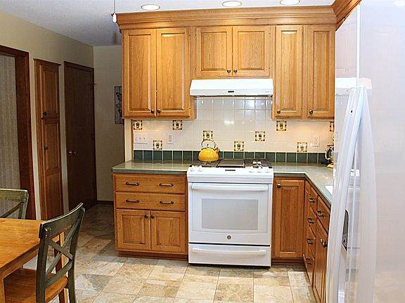 3rd image of 6831 Townsend Dr