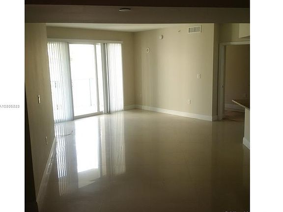 4th image of 19900 E Country Club Dr APT 516