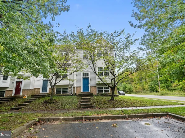 2 Carob Ct, Essex, MD 21221