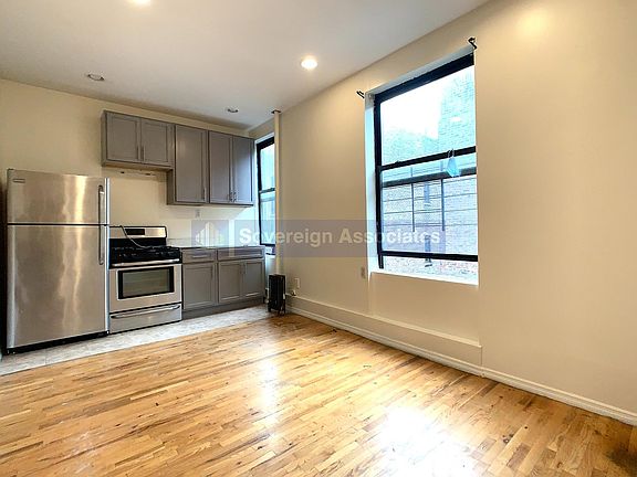 5th image of 400 Fort Washington Ave #33