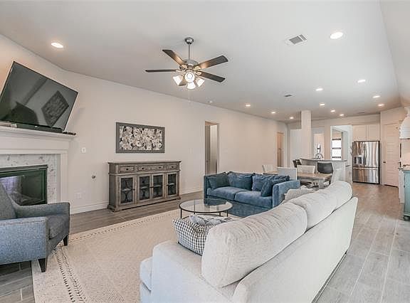 3rd image of 1419 Darlington Ln