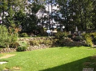 12 Melissa Ln, Old Bethpage, NY 11804