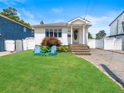 17 Linden Street, Massapequa, NY, 11758