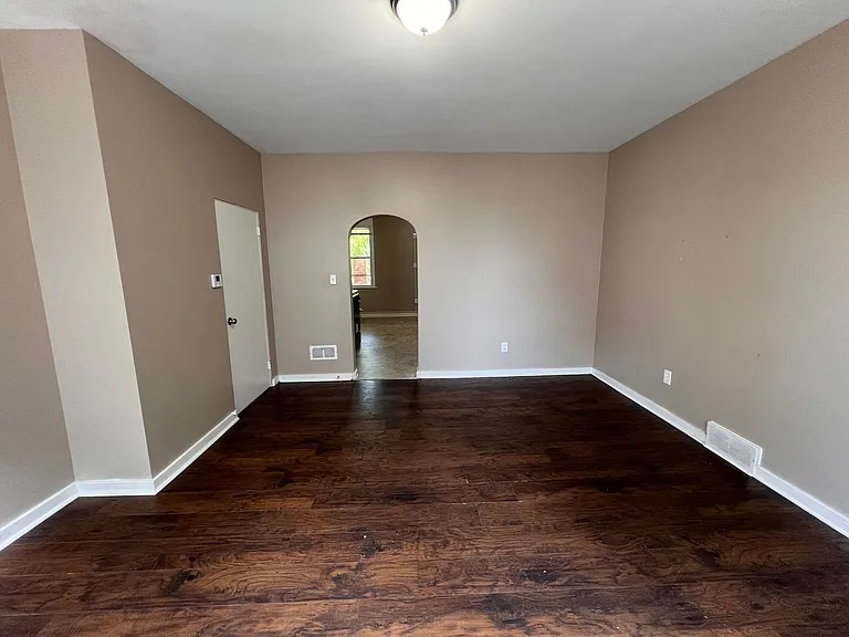 1104 Brabec St — Photo 4