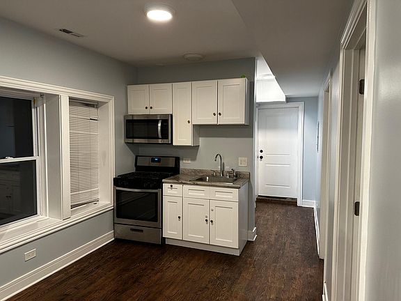 3rd image of 4423 W Walton St #1