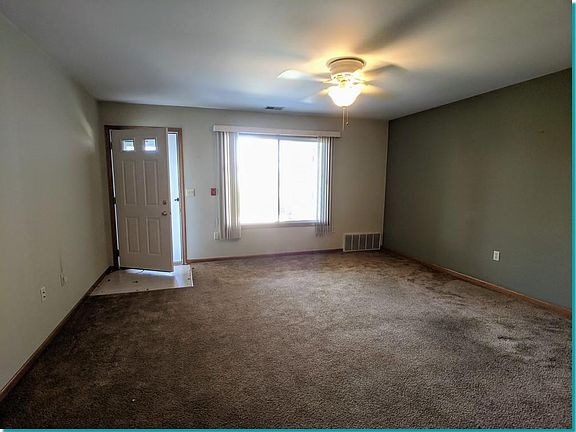 3rd image of 1211 N Sunnyslope Dr Unit 104