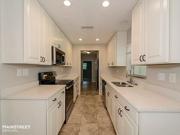 5th image of 2453 Amanda Dr