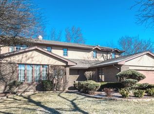 418 Woodgate Ct, Willowbrook, IL