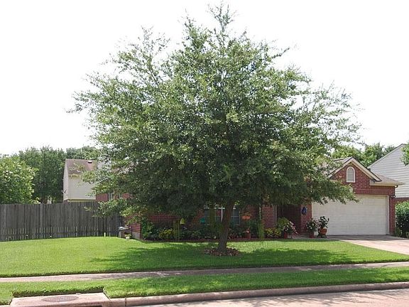2nd image of 3916 Ashwood Dr