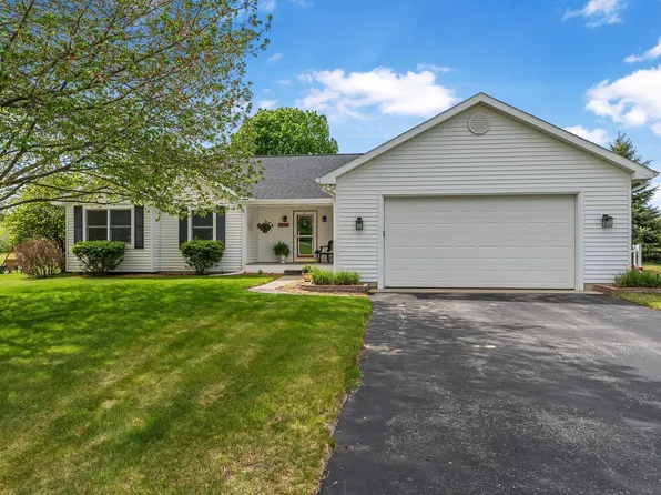 1291 Farmington Dr, Traverse City, MI 49696