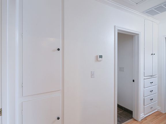 5th image of 817 E Leadora Ave