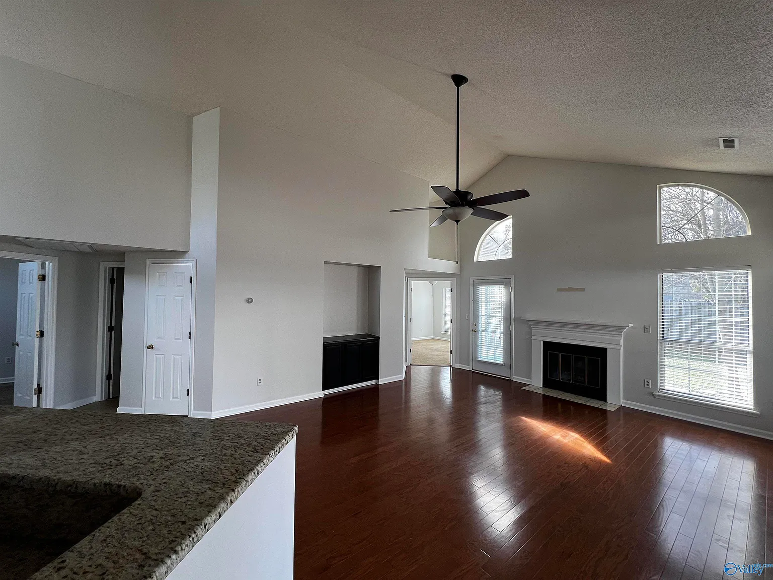 2 bed, 2.0 bath, 1348 sqft, $1,750 — Photo 3