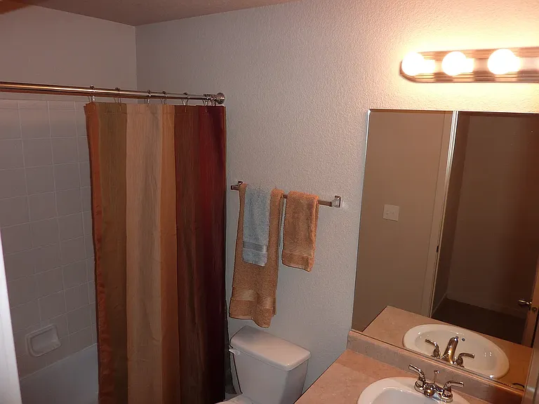 Upper Hall Bathroom