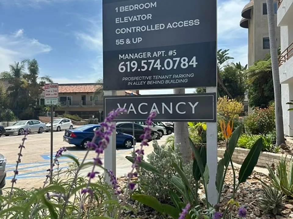 Hillcrest Palms Apartments