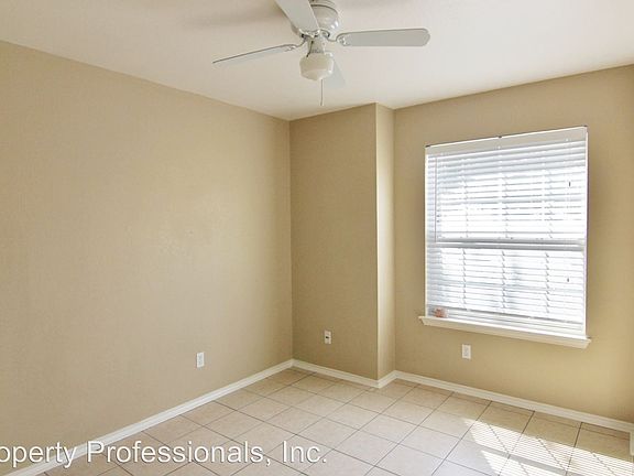 4th image of 3032 Pine Valley Dr