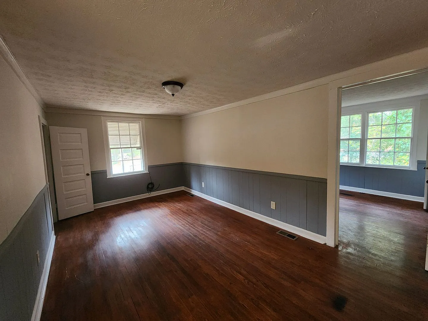Midtown Duplex Apartment 1 Bed 1 Bath Water Included — Photo 3