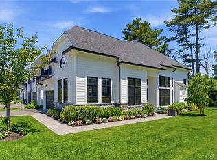 102 Three Ponds Ln E, Woodbury, NY 11797