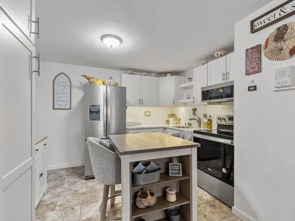 105 Ridgewood Ln APT 7, Gardner, MA 01440