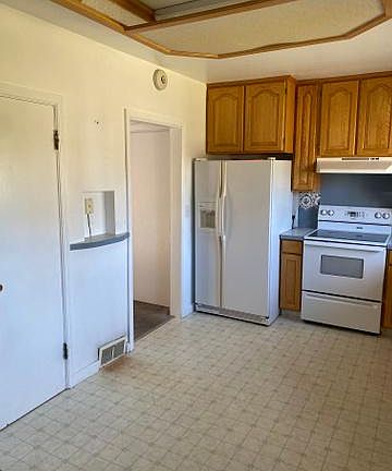 4th image of 664 Lincoln St