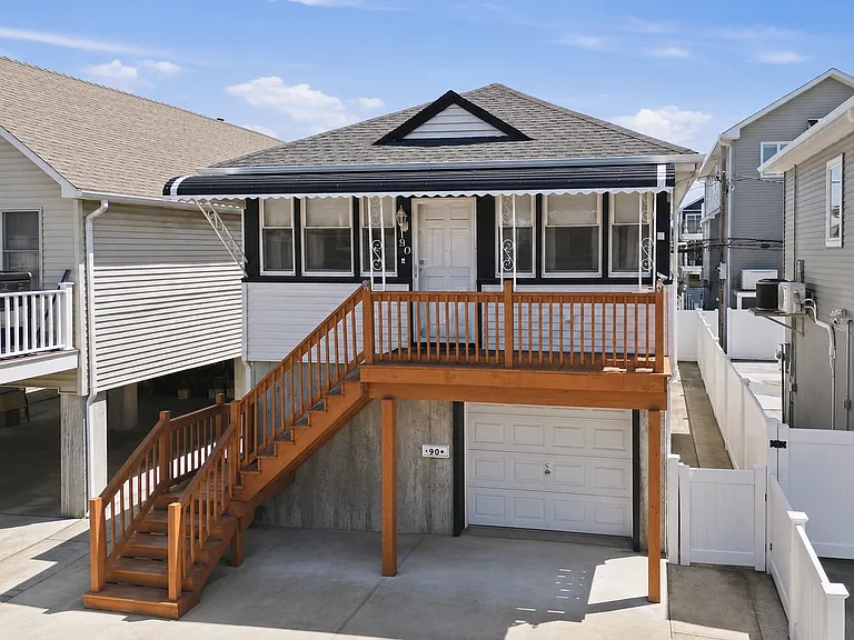90 Oregon St — Photo 1