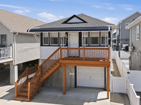 90 Oregon St, Long Beach, NY 11561