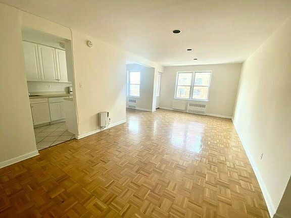 2nd image of 144-10 Roosevelt Ave #5EC