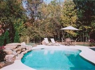 10186 S Highland Ln, Olathe, KS 66061