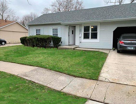3rd image of 22112 E Churchill Dr