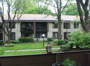 11 Twin Rivers Dr, East Windsor, NJ 08520