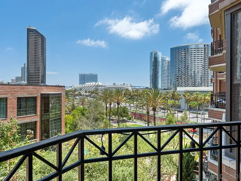 500 W Harbor Dr W #616 — Photo 23