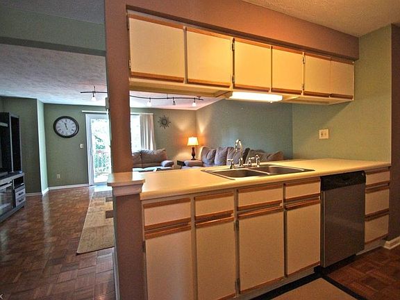 5th image of 1202 Pinecrest Pl #5-B