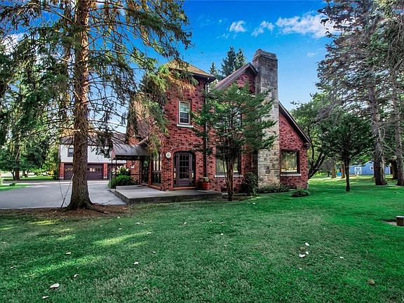 5th image of 1297 Como Park Blvd