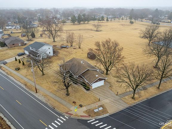 5th image of 953 Sheffer Rd