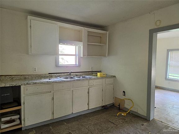 3rd image of 810 Pittman St