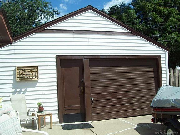 5th image of 17965 Bayne St