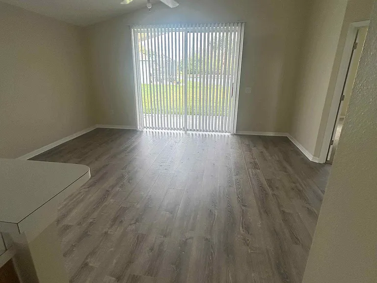 Wrencrest Dr — Photo 27
