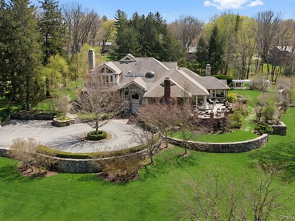 4th image of 150 Old Farm Road N